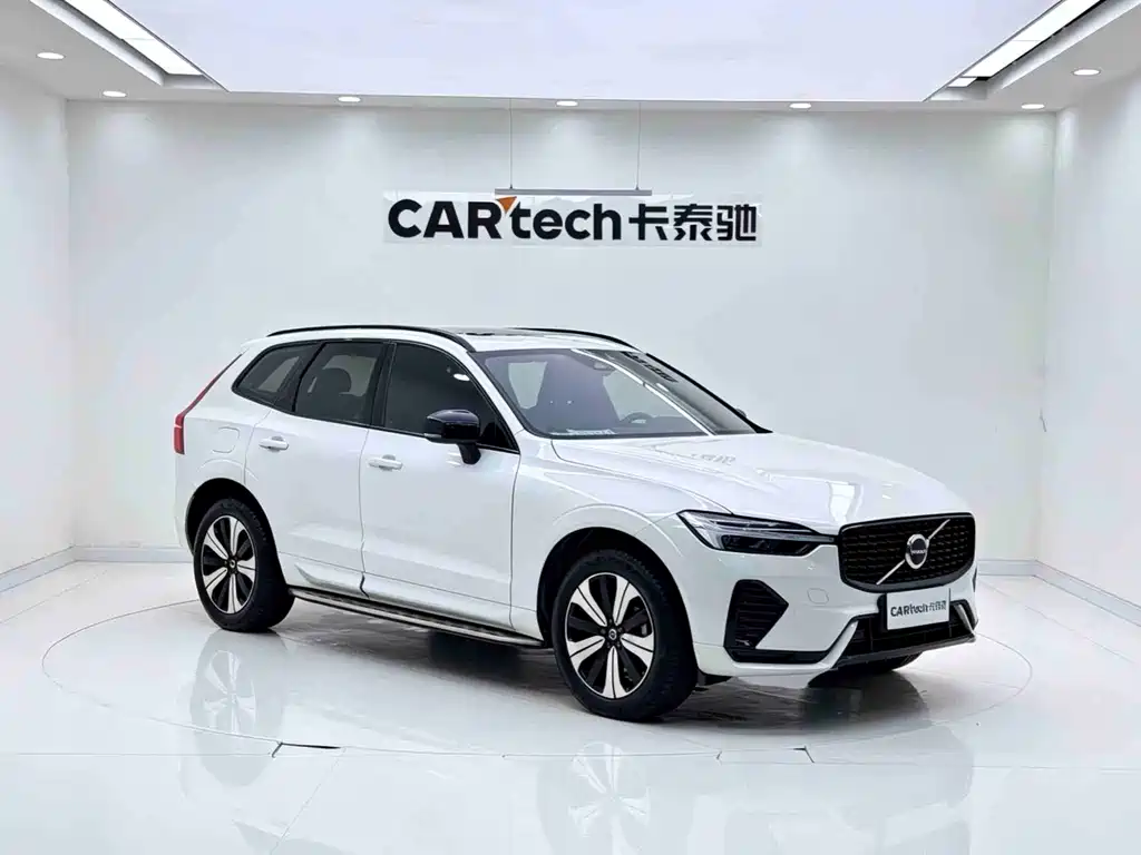 Volvo XC60 2023 — фото 3