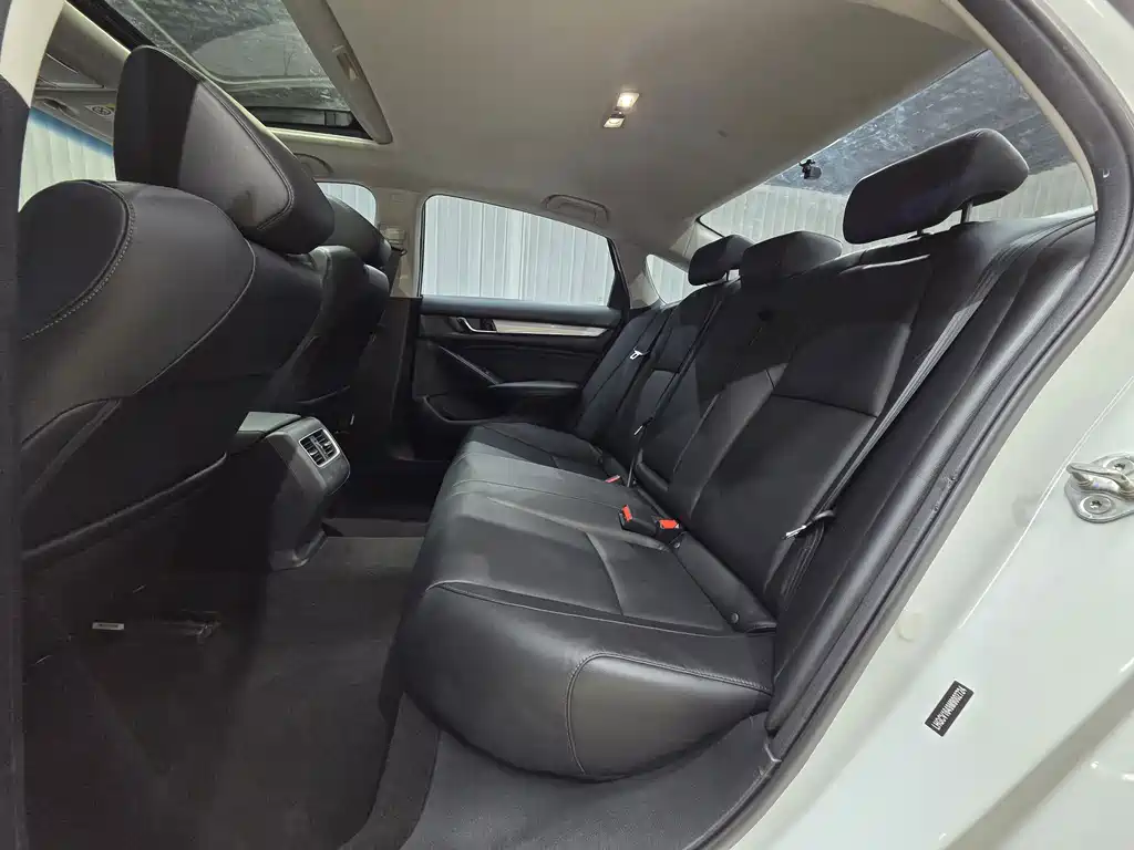 Honda Accord 2020 — фото 10