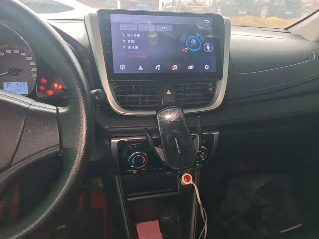 Toyota Yaris L 2020 — фото 13