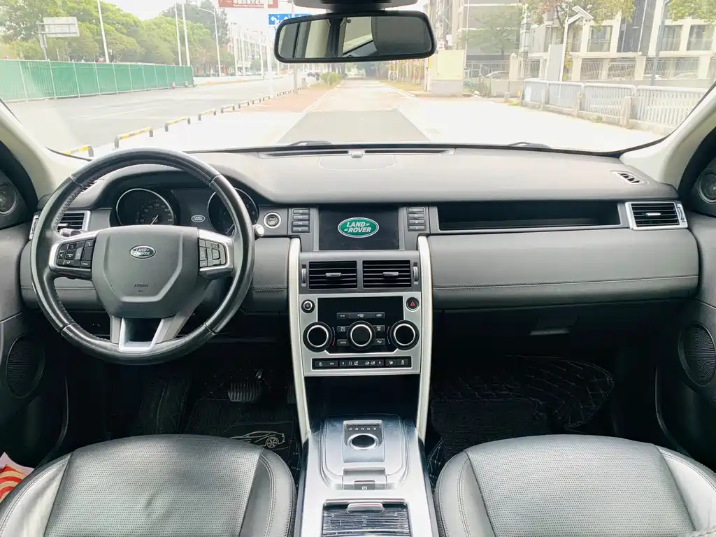 Land Rover Discovery Sport 2017 — фото 12
