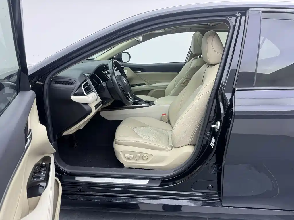 Toyota Camry 2020 — фото 11