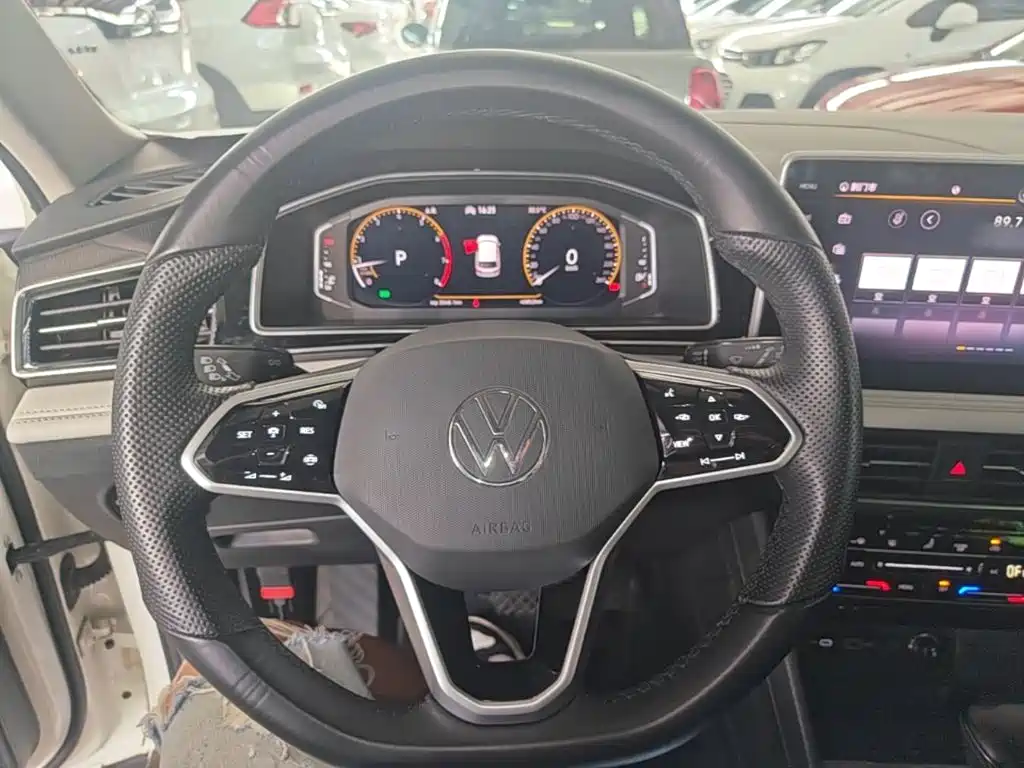 Volkswagen Tiguan L 2022 — фото 11