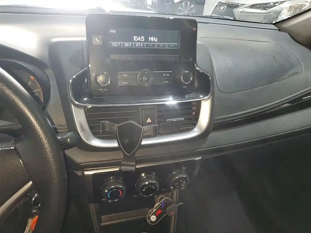 Toyota Yaris L 2020 — фото 12
