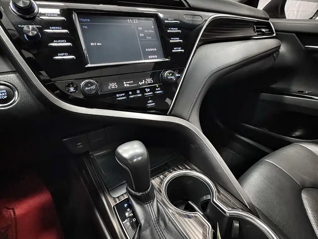 Toyota Camry 2019 — фото 8