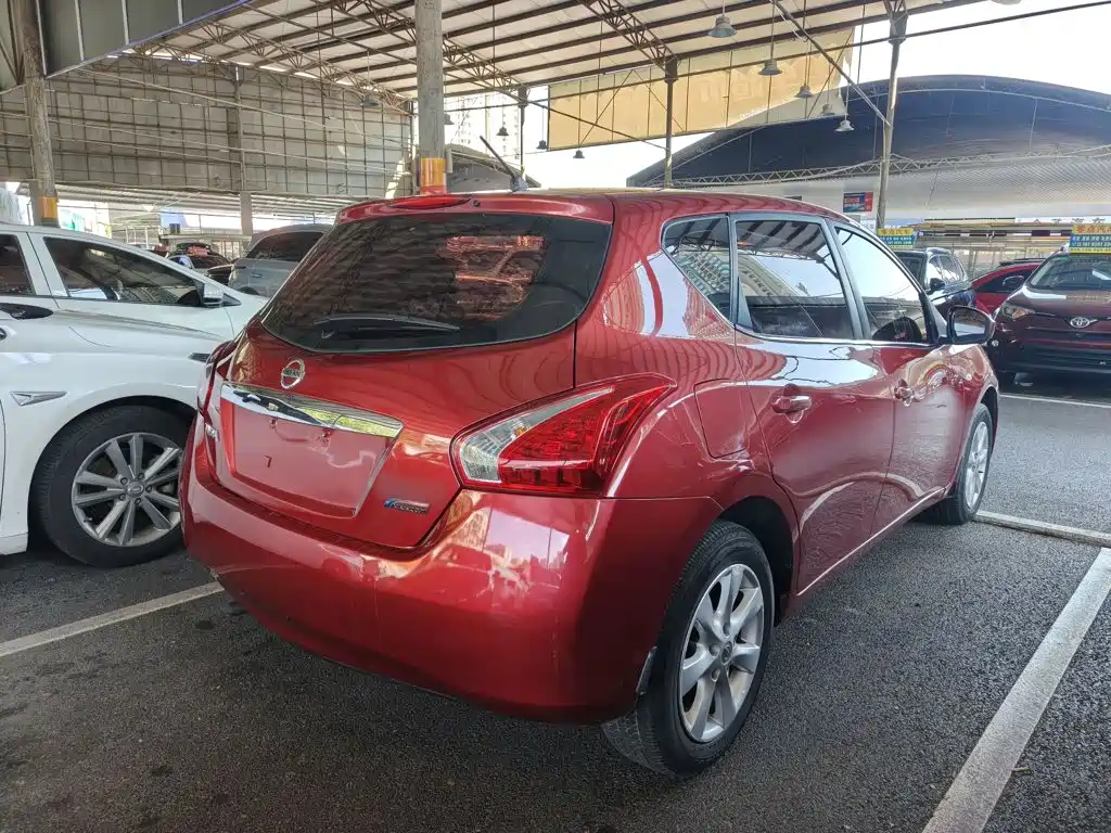 Nissan Tiida 2015