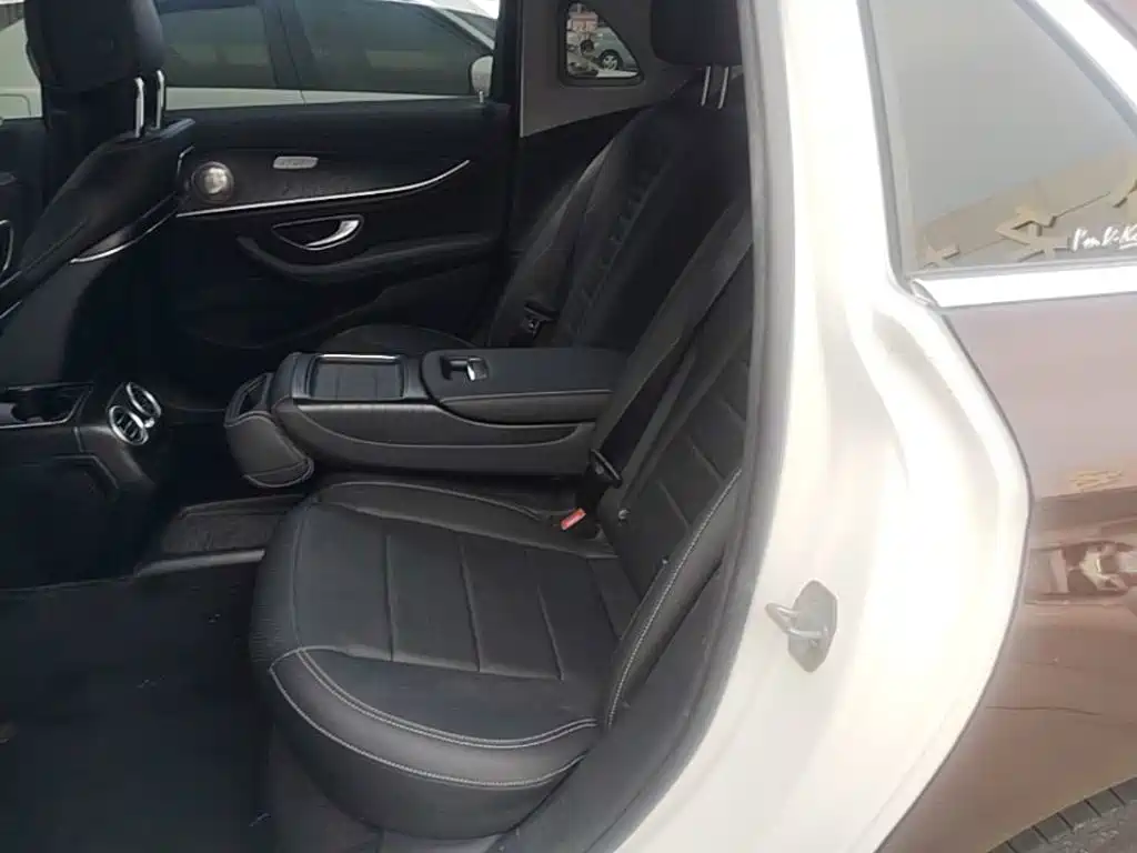 Mercedes-Benz E-Class 2019 — фото 17