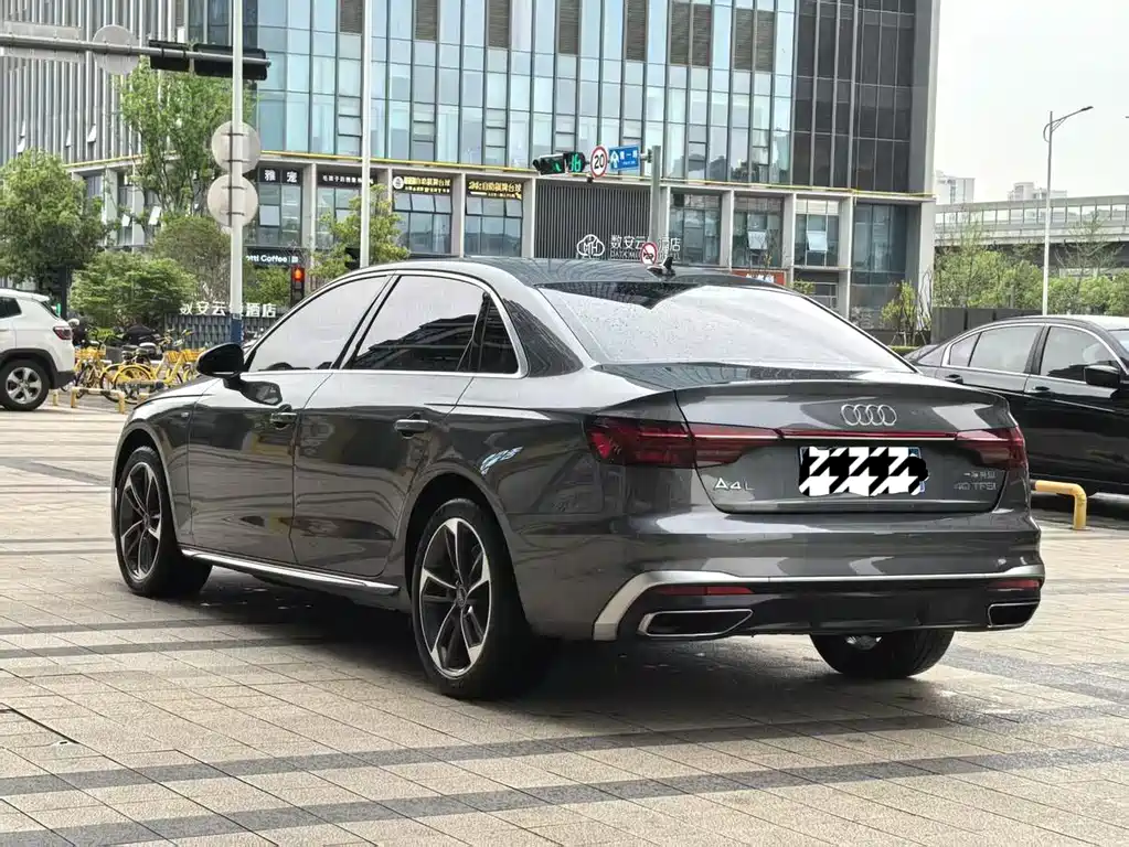 Audi A4L 2022 — фото 8
