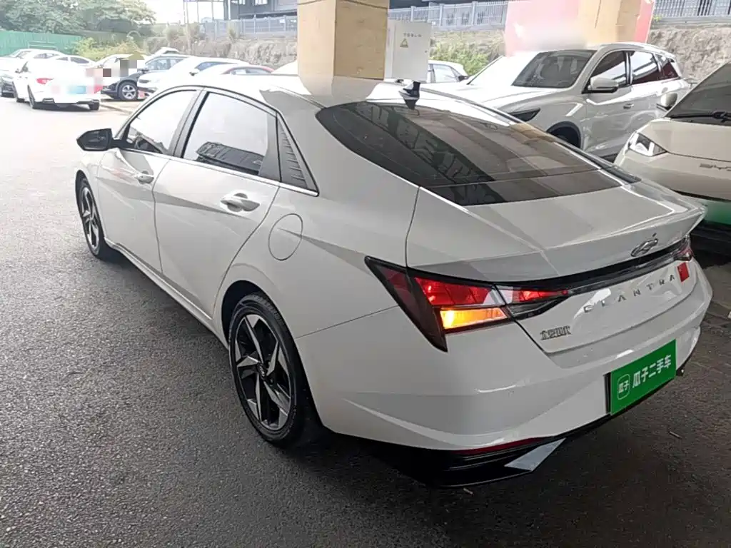 Hyundai Elantra 2022