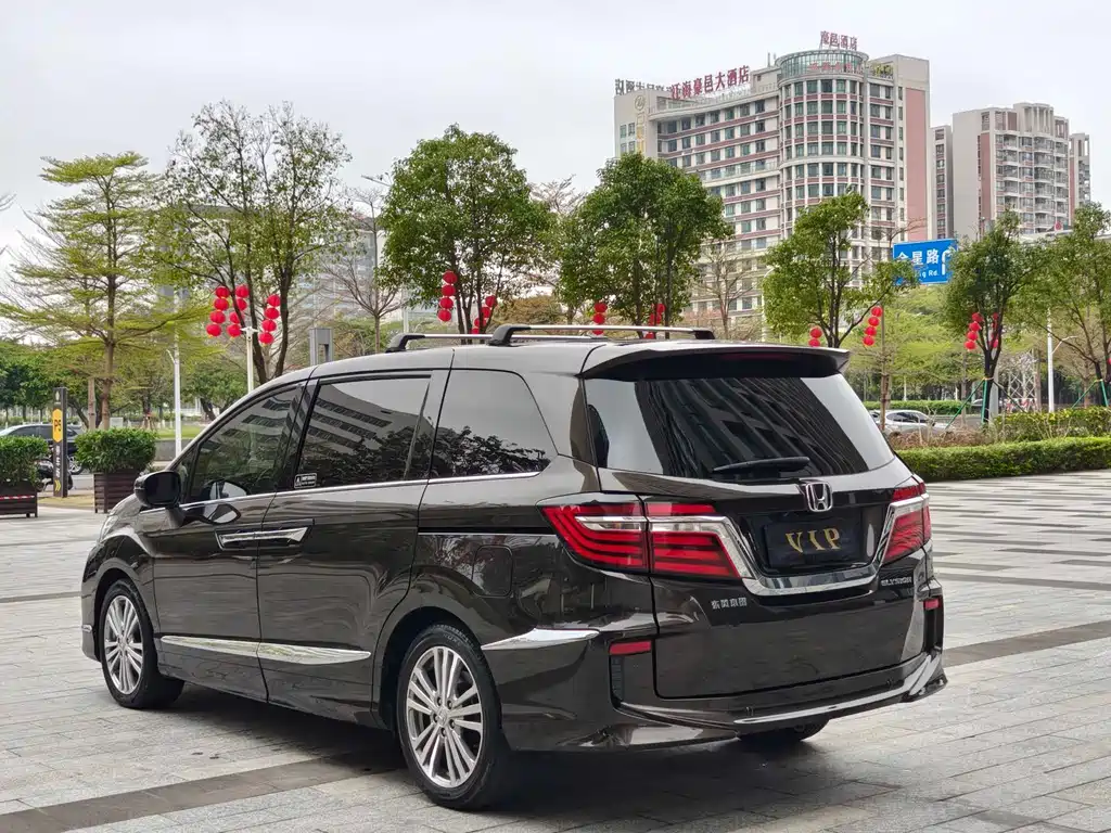 Honda Elysion 2018 — фото 16