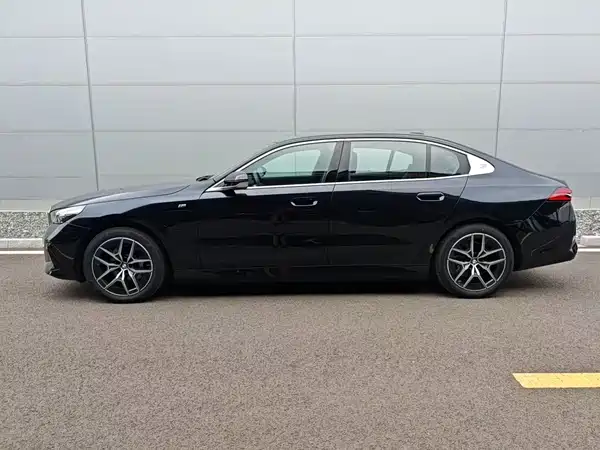 BMW i5 2025