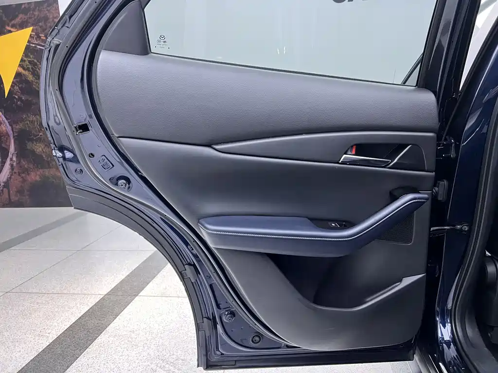 Mazda CX-30 2022 — фото 10