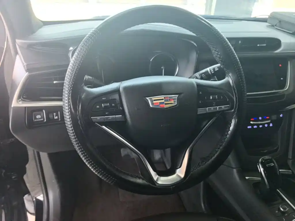 Cadillac XT6 2021 — фото 11
