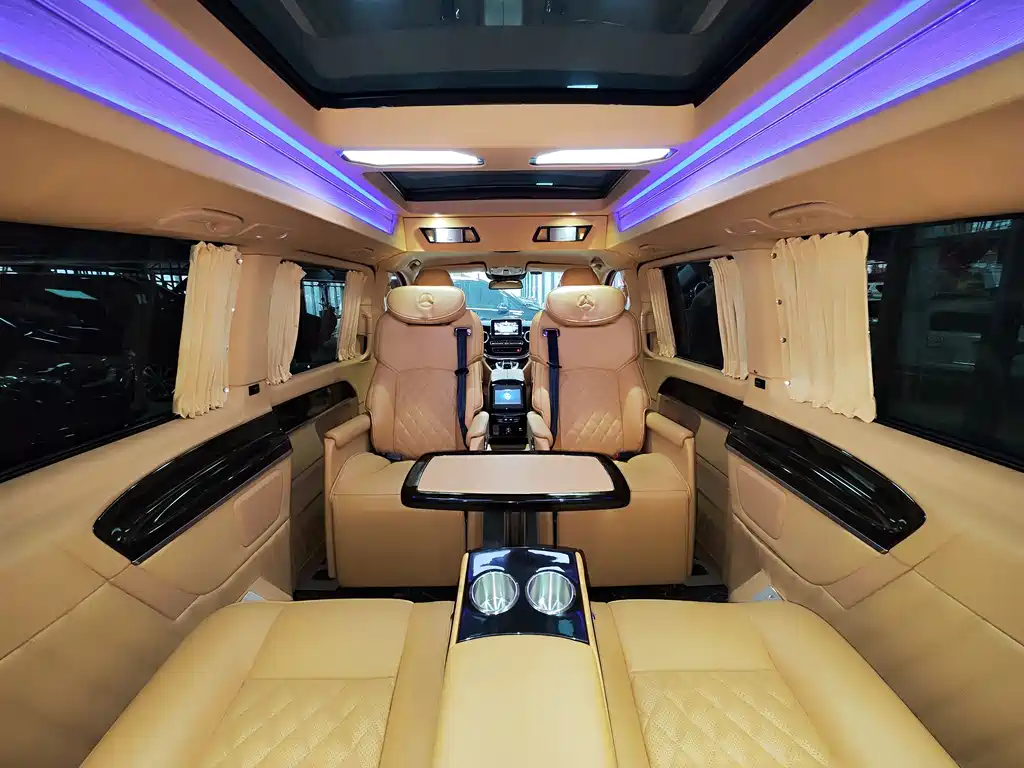 Mercedes-Benz V-Class 2018 — фото 12