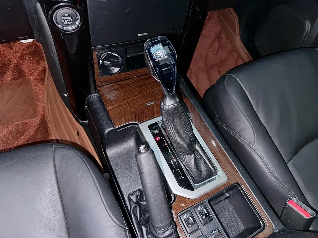 Toyota Prado 2015 — фото 11