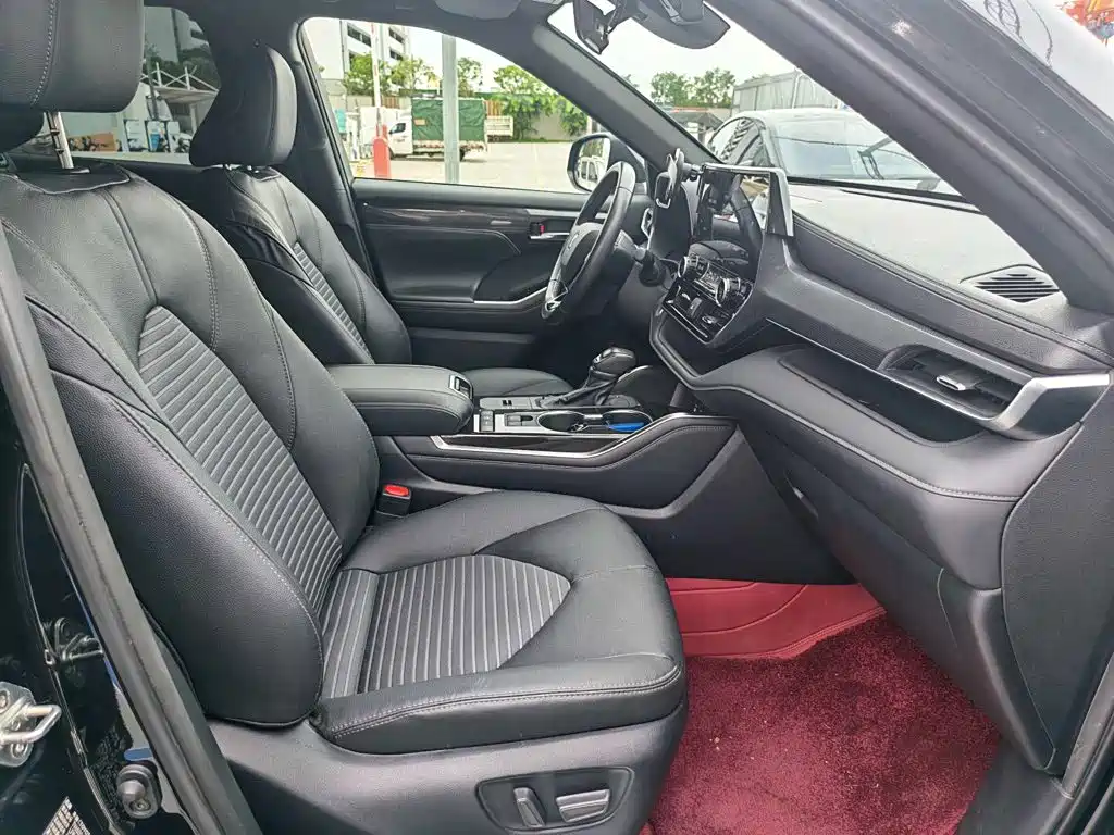 Toyota Crown Kluger 2024