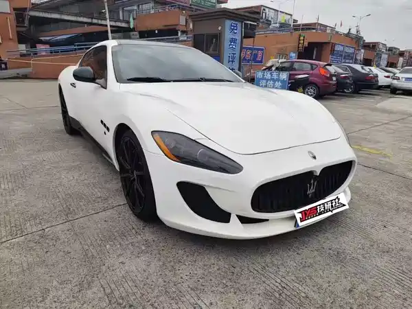 Maserati Granturismo 2013