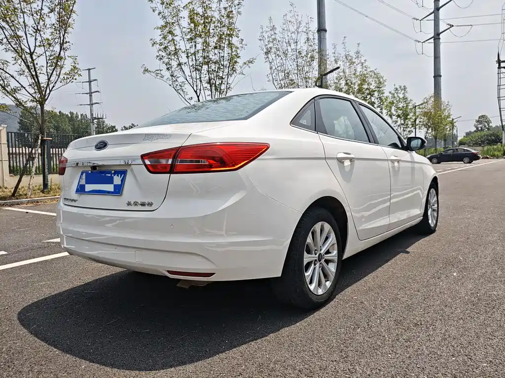 Ford Escort 2015