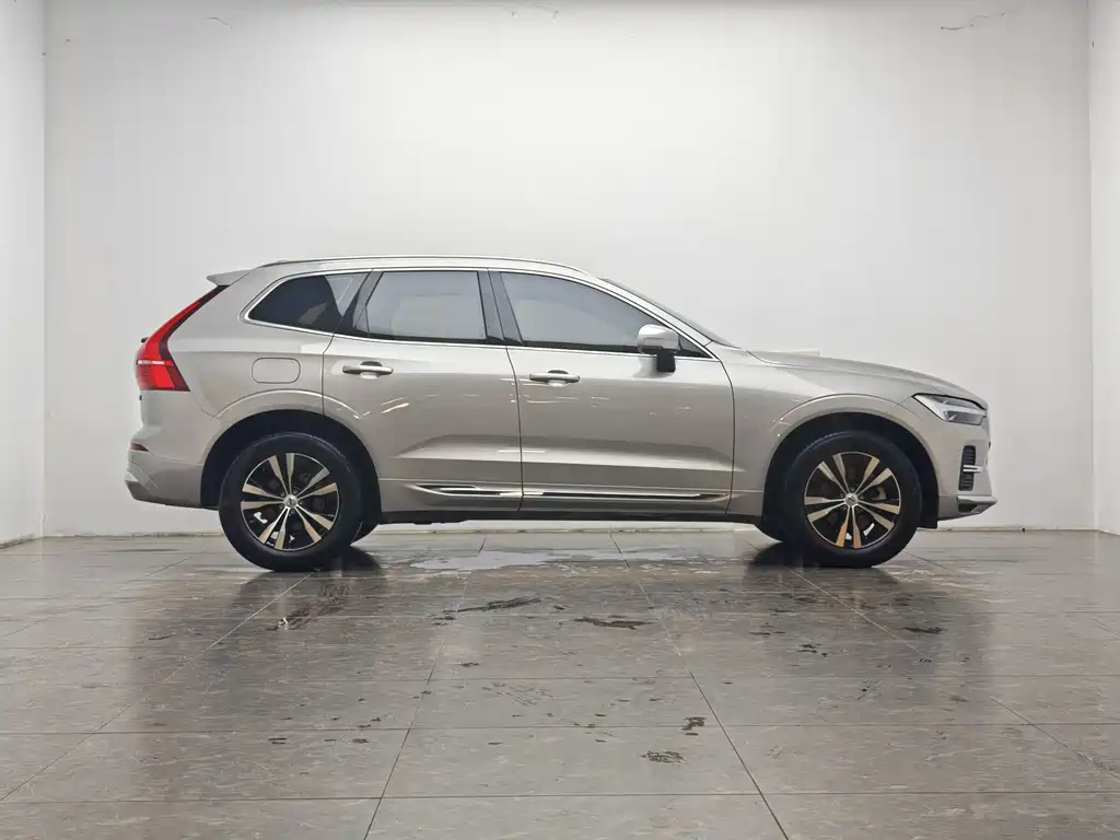 Volvo XC60 2024 — фото 11