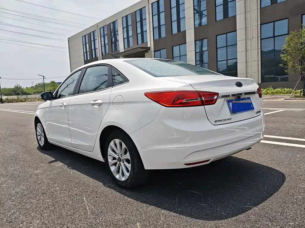 Ford Escort 2015