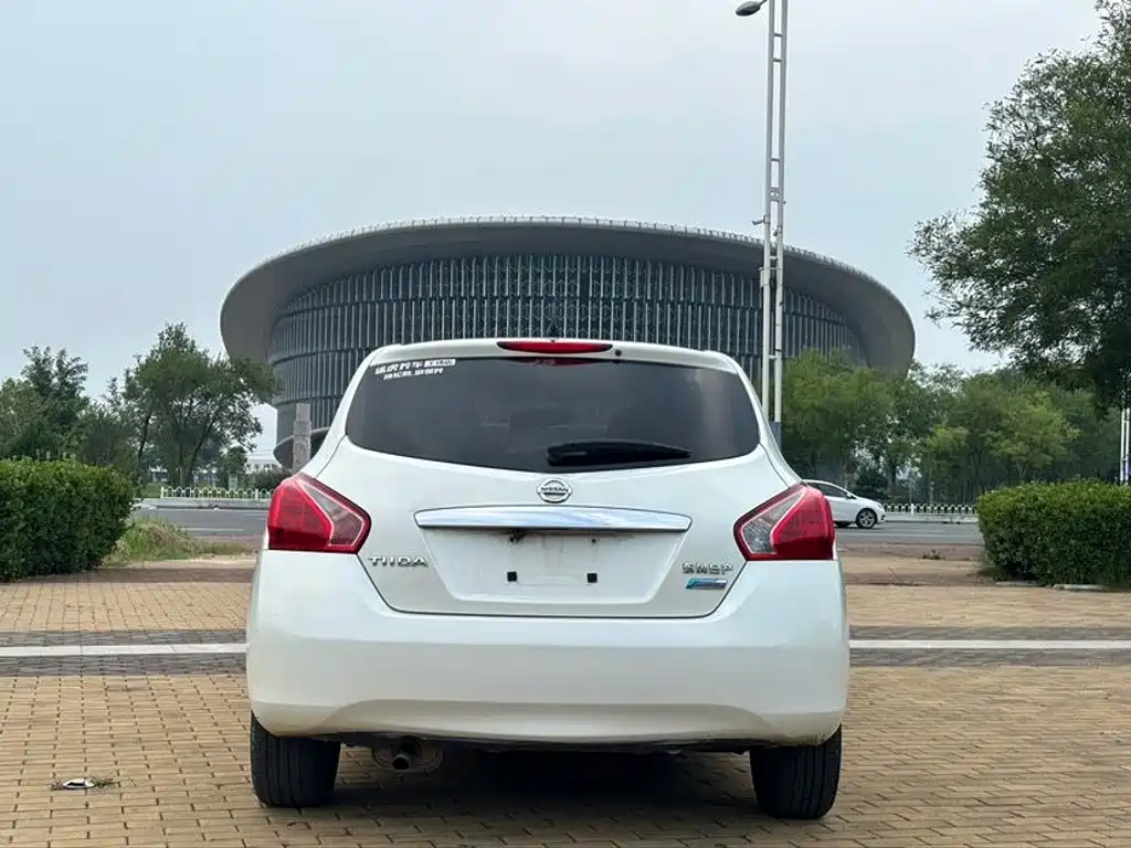 Nissan Tiida 2012