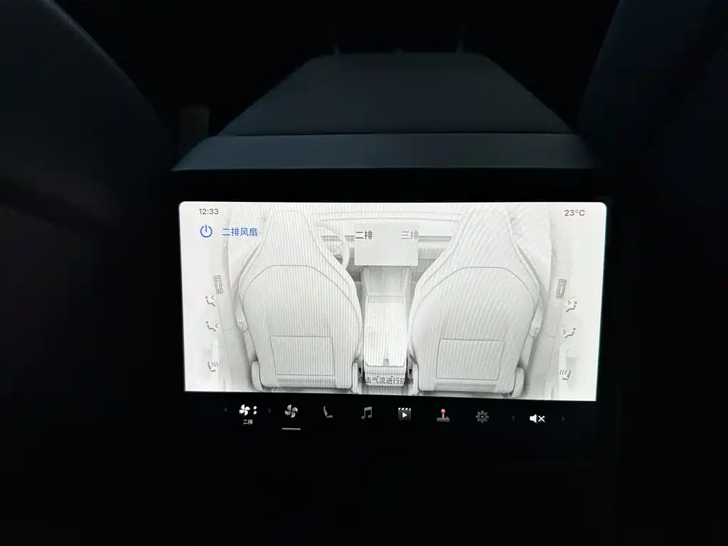 Tesla Model Y L 2025 — фото 8