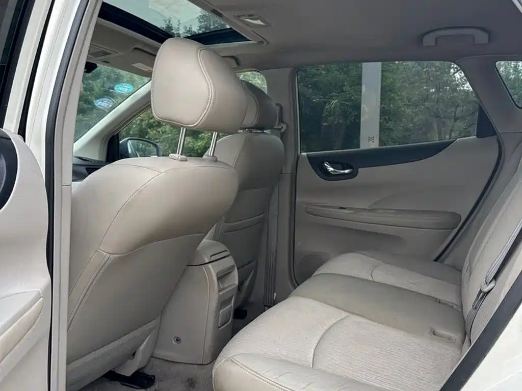 Nissan Tiida 2012