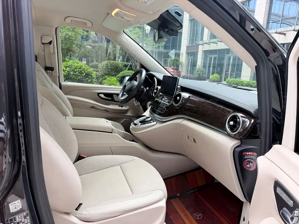 Mercedes-Benz V-Class 2020 — фото 15