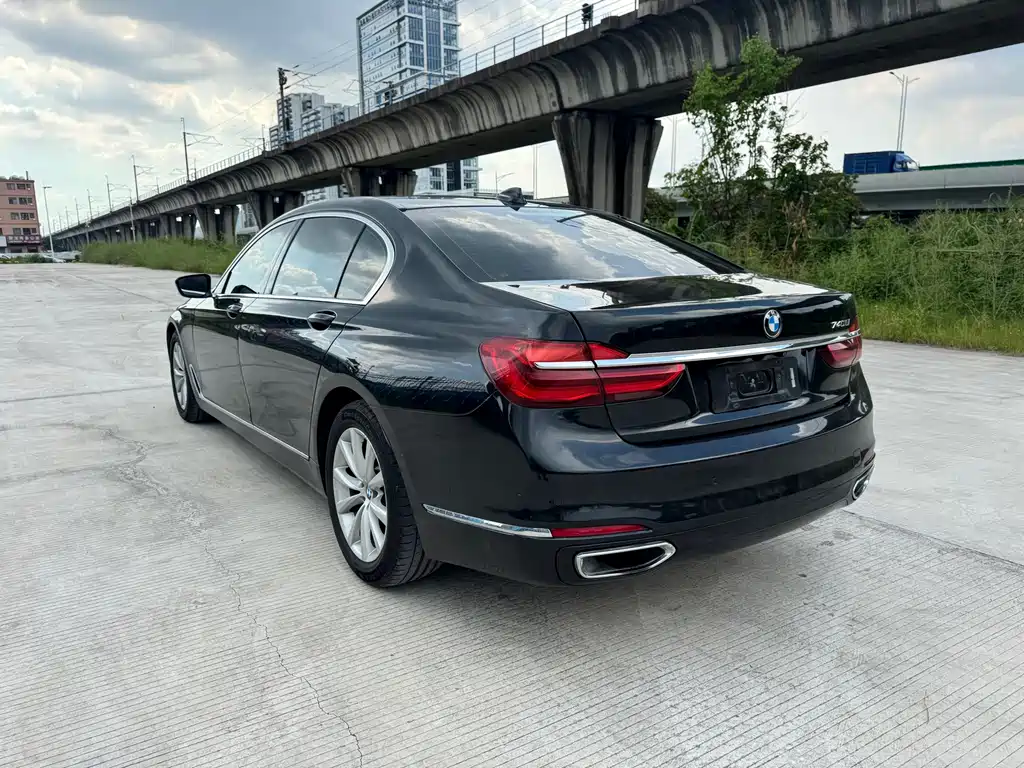 BMW 7 Series 2016 — фото 9