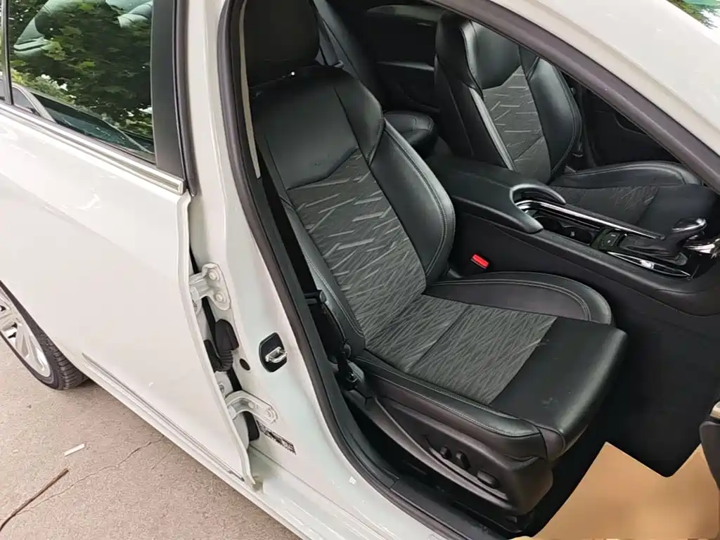 Cadillac ATS-L 2015 — фото 25