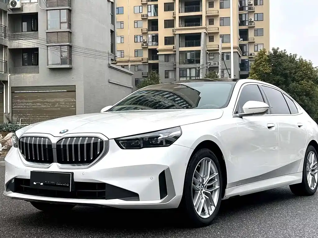 BMW 5 Series 2025