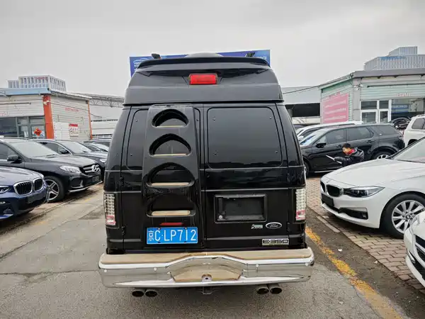Ford E350 2011