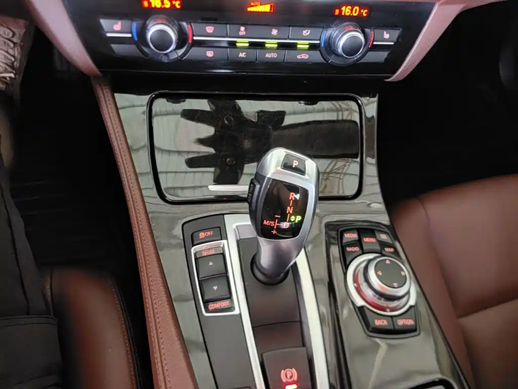 BMW 5 Series 2016 — фото 14
