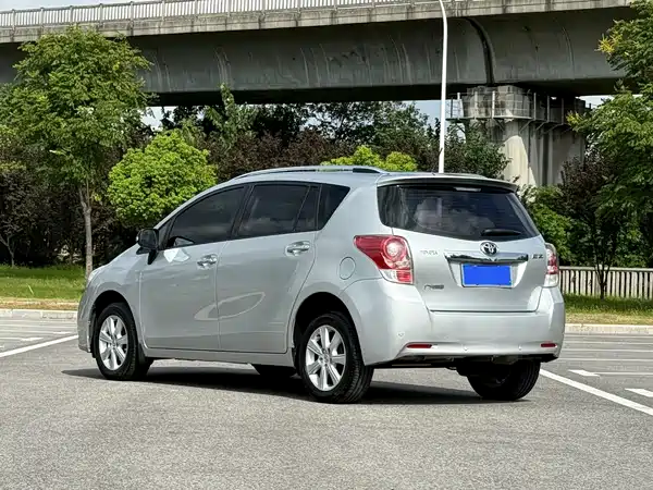 Toyota Yizhi 2011
