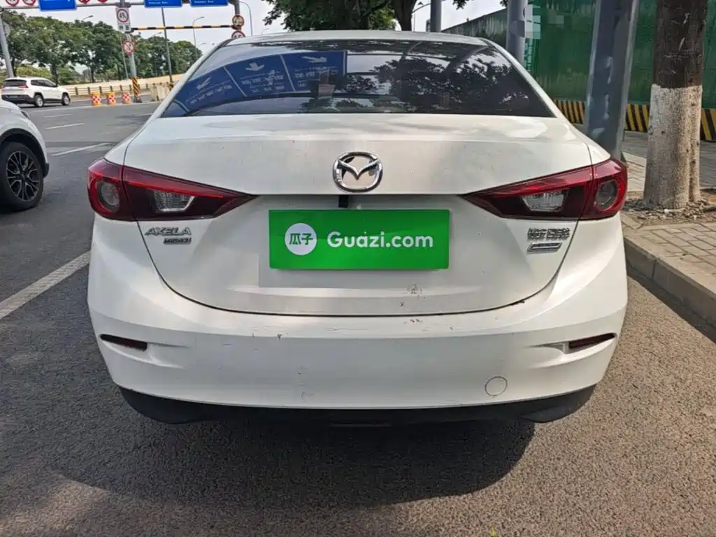 Mazda 3 Axela 2015