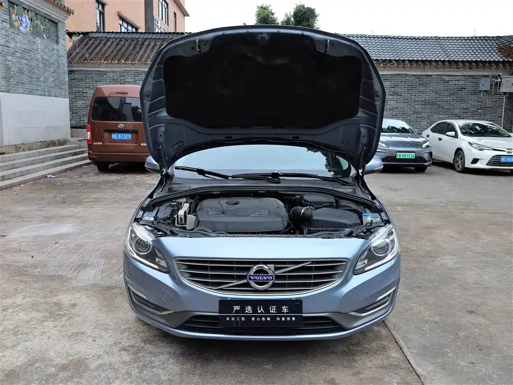 Volvo S60 2017 — фото 14