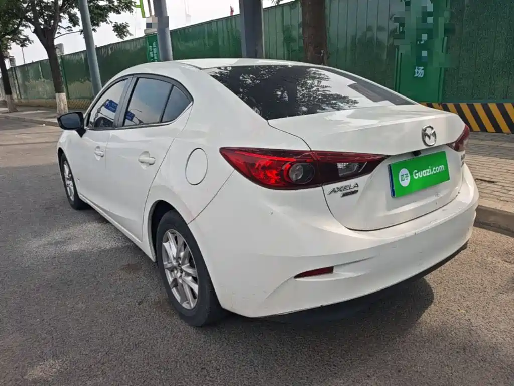Mazda 3 Axela 2015