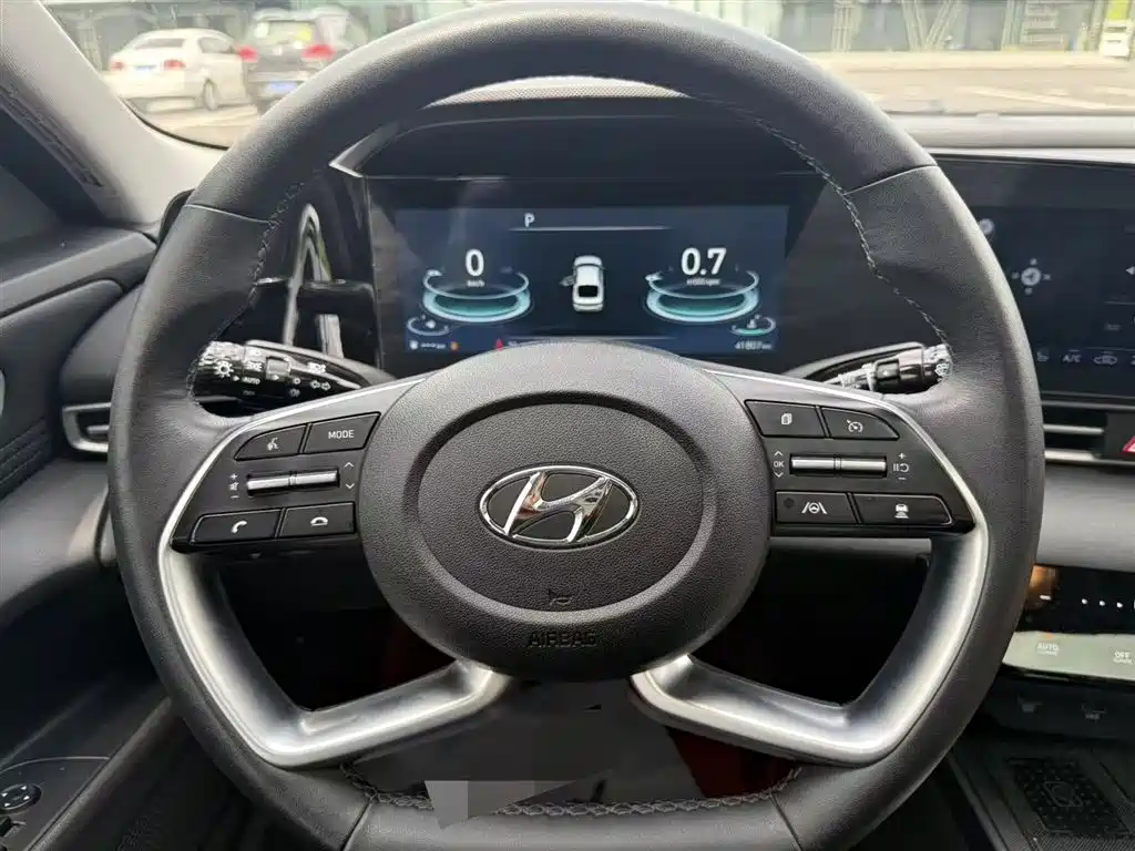 Hyundai Elantra 2022 — фото 16