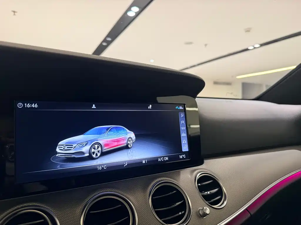 Mercedes-Benz E-Class 2018 — фото 11