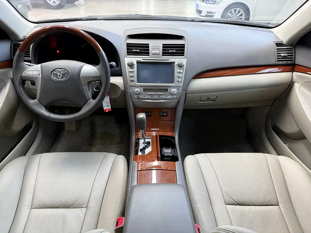 Toyota Camry 2015 — фото 6