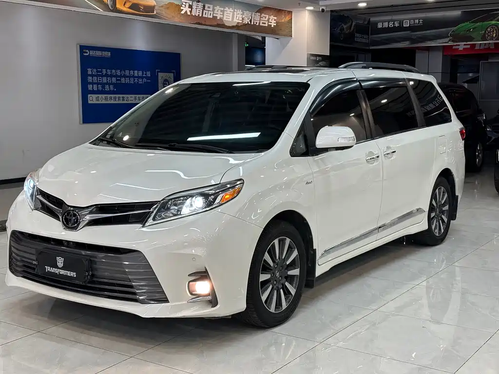 Toyota Sienna 2019 — фото 1