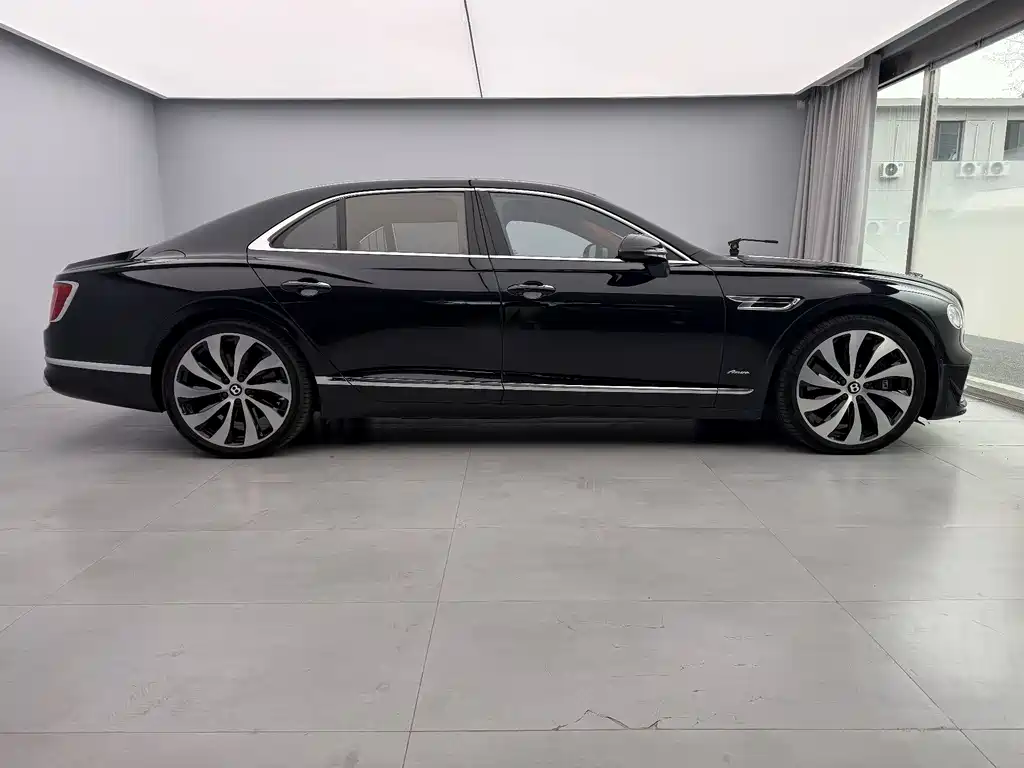 Bentley Flying Spur 2023 — фото 6
