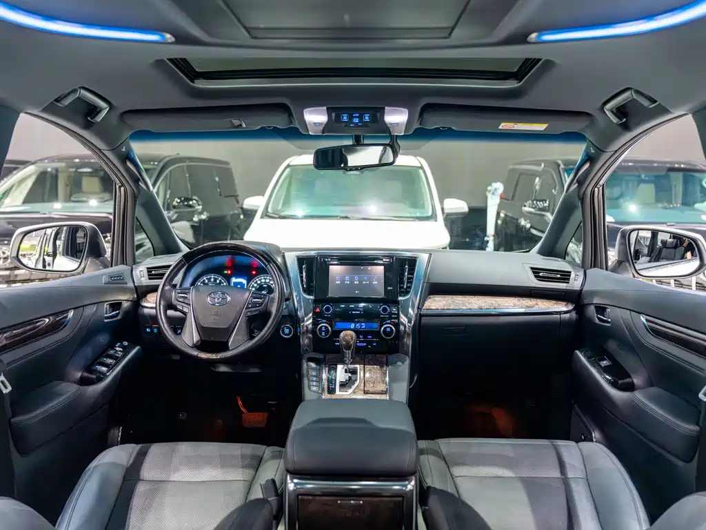 Toyota Alphard 2018 — фото 8