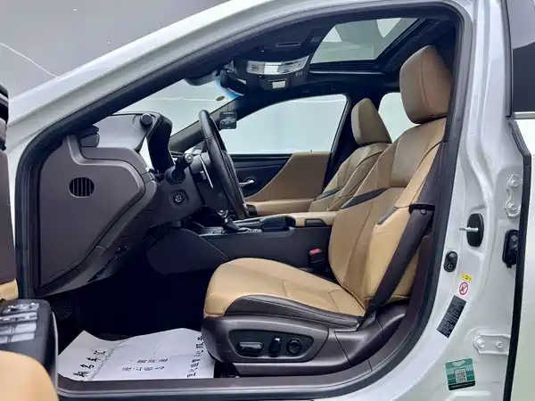 Lexus ES 2018