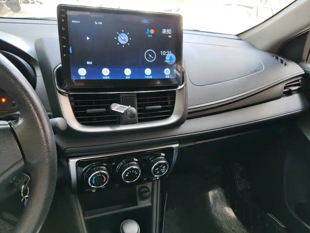 Toyota Yaris L 2020 — фото 13
