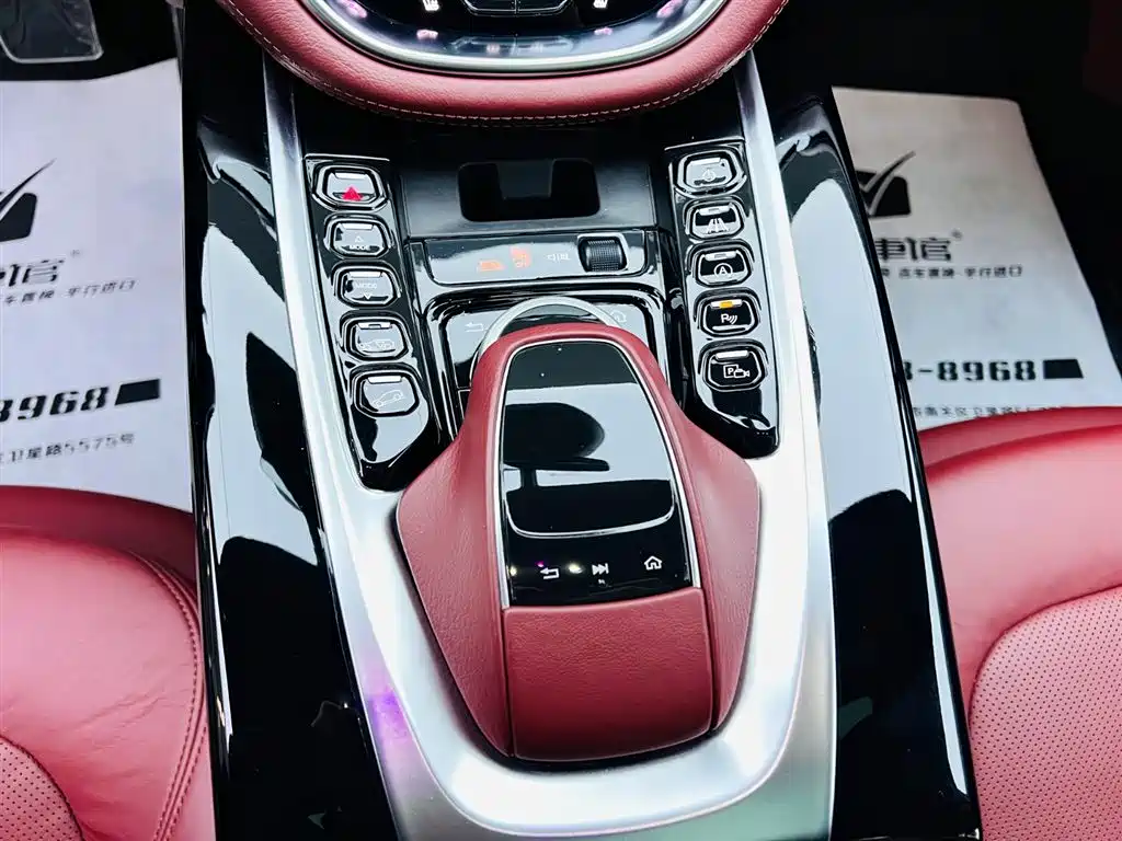Aston Martin DBX 2021 — фото 15