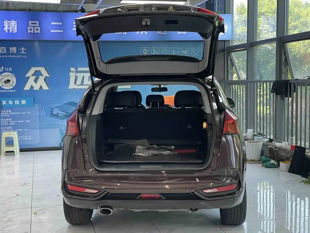 Luxgen You6 SUV 2017 — фото 14