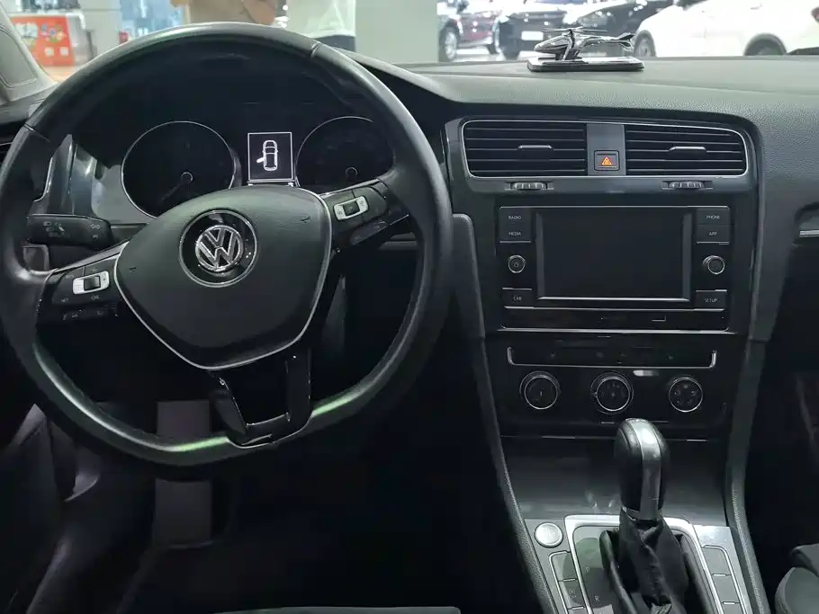 Volkswagen Golf 2018 — фото 12