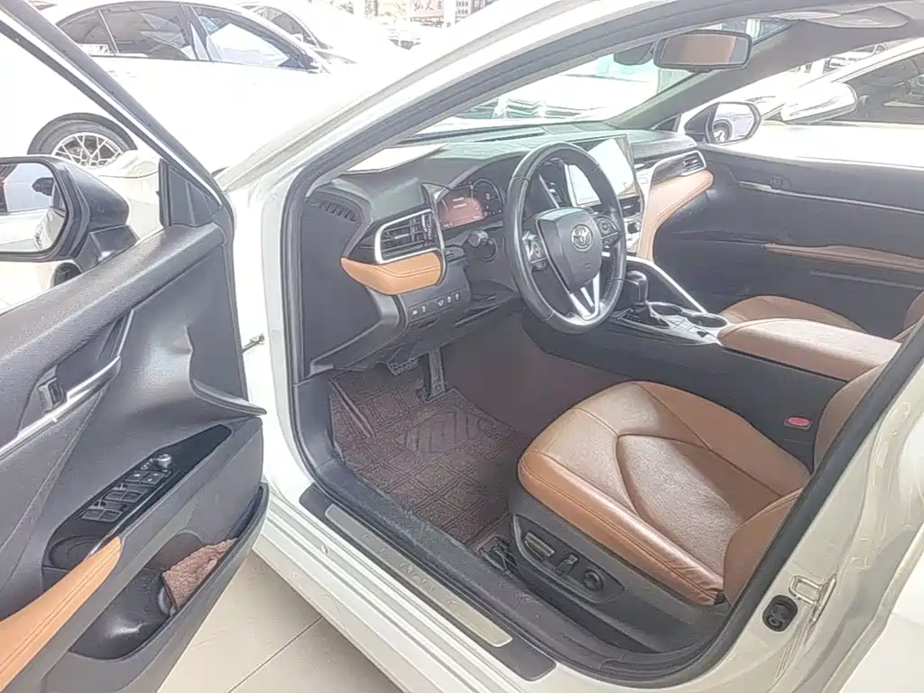 Toyota Camry 2022 — фото 16