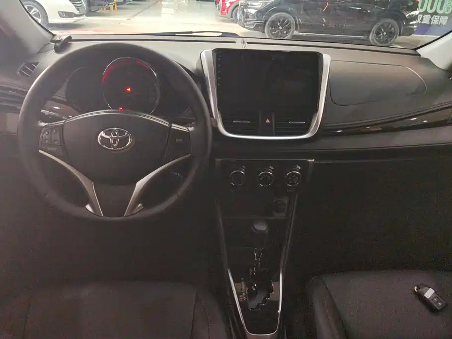 Toyota Yaris L 2021 — фото 12