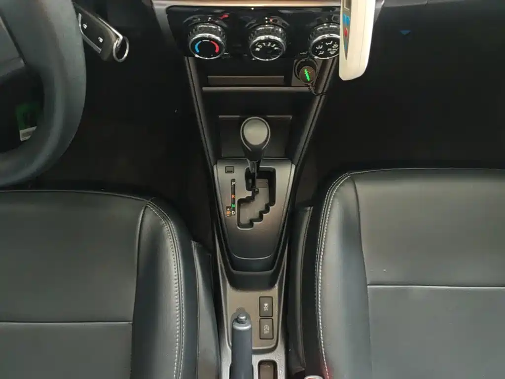 Toyota Yaris L 2021 — фото 14